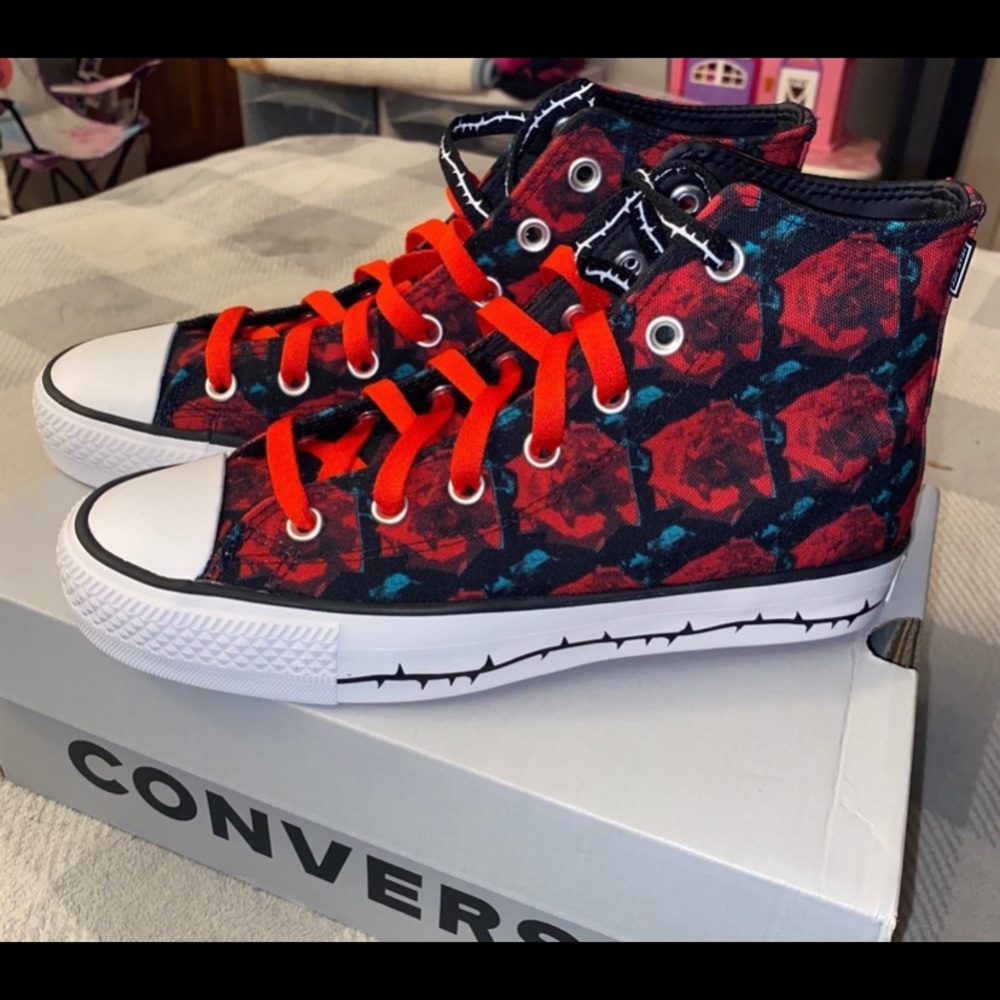 Red rose converse